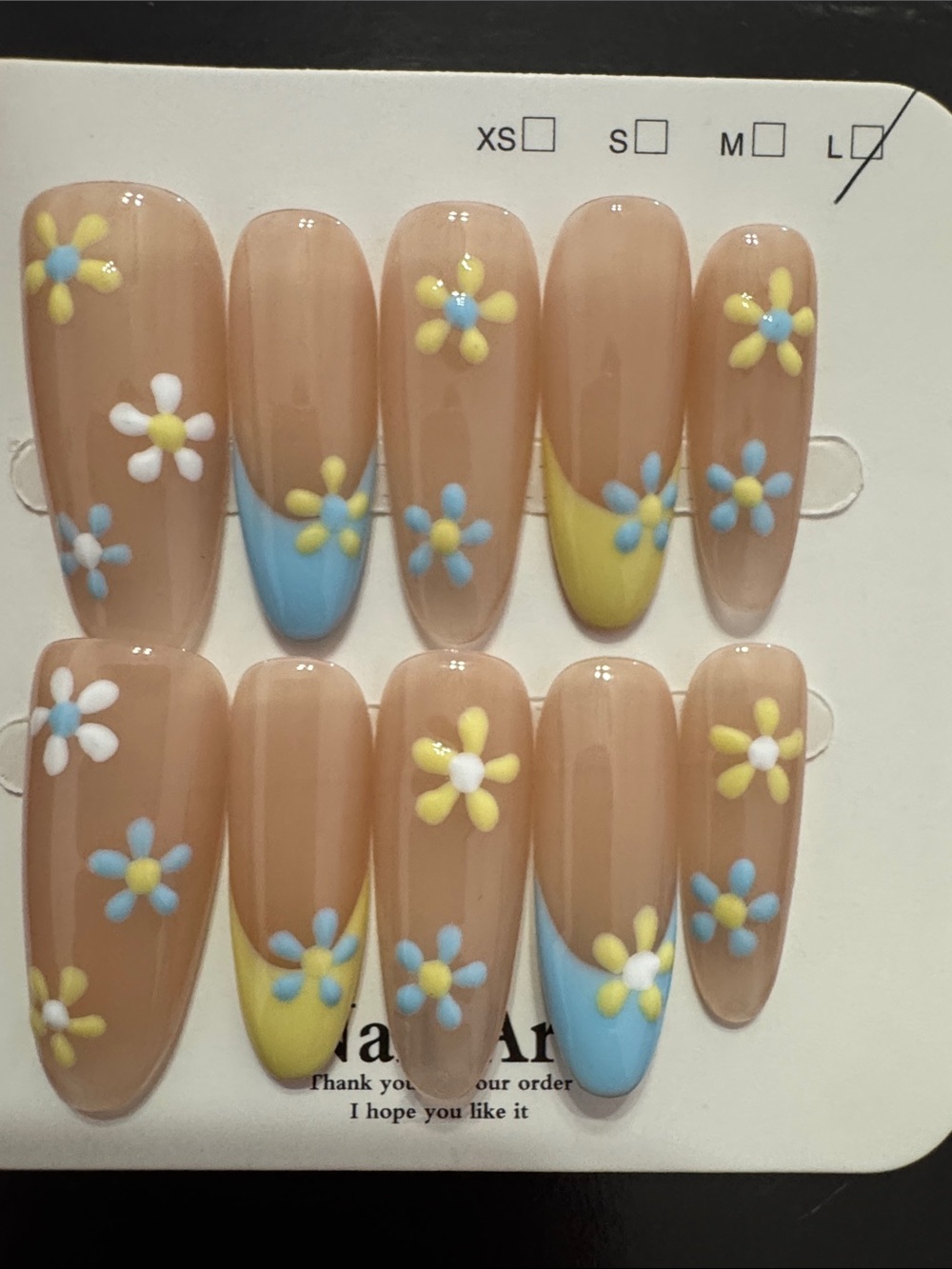 Daisy Press-On Nails with Blue & Yellow Tips